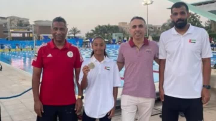 السباحة ميرة الشحي تمنح الإمارات ميدالية عربية جديدة