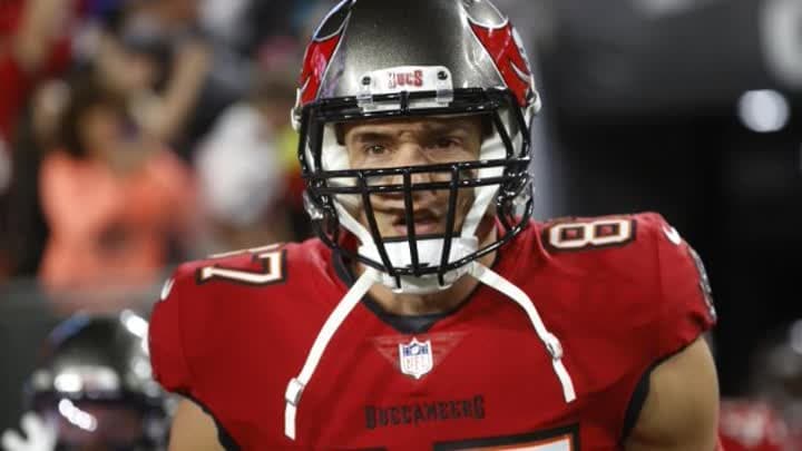 جرونكوسكي يعتزل كرة القدم الأمريكية