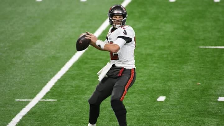 بيع ملصق بتوقع توم برادي مقابل 1.32 مليون دولار