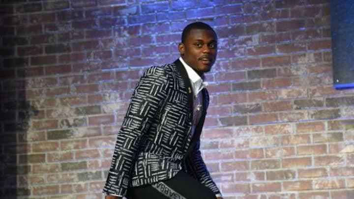 لاعب أمريكي متهم بالسطو المسلح يسلم نفسه للسلطات