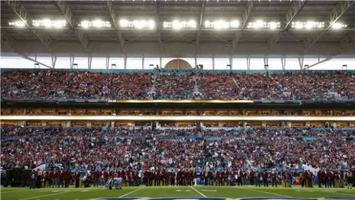 بالصور: تكريم براينت قبل نهائي دوري كرة القدم الأمريكية