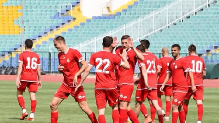 مدافغ سسكا صوفيا ينتقل لممارسة كرة القدم الأمريكية