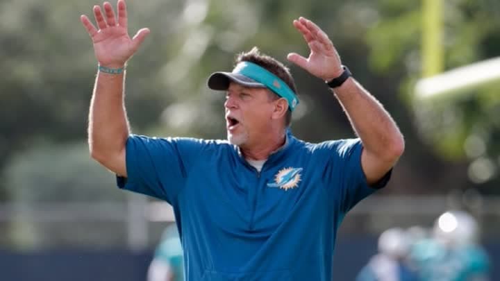 استقالة مدرب ميامي دولفينز