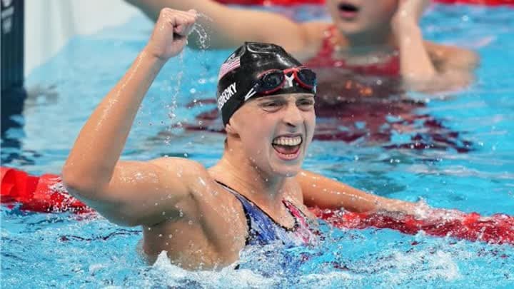 منافسات محتدمة وأرقام قياسية.. السباحة تتوهج في طوكيو