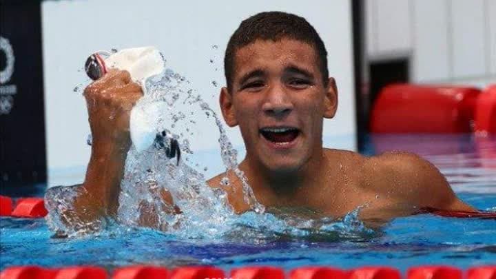 الحفناوي يهدي زي الذهبية للمتحف الأولمبي