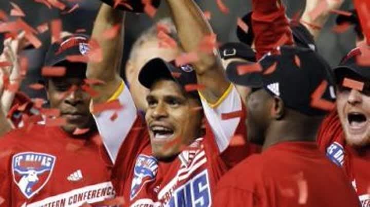 الكولومبي فيريرا يفوز بجائزة أفضل لاعب بدوري كرة القدم الامريكي