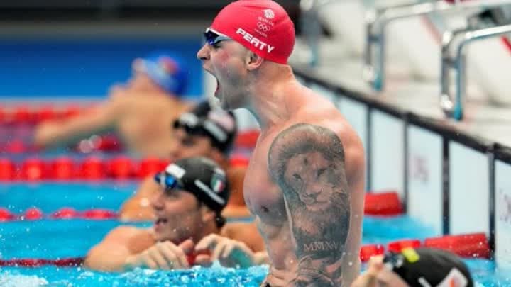 بيتي وإدلينجتون يشيدان بإنجاز السباحة البريطانية