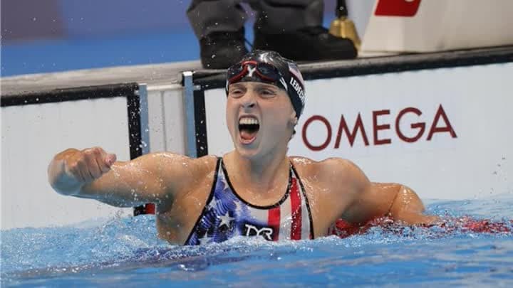 الأمريكية ليديكي تحصد ذهبية سباق 1500 متر في السباحة