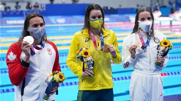 السباحة الأسترالية ماكيون تحصد ذهبية سباق 100 مترظهر