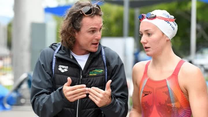 احتفال مدرب تيتموس يسرق الأضواء