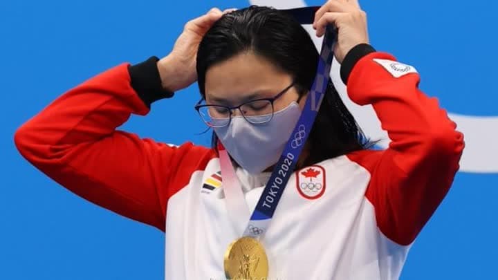 الكندية ماكنيل تظفر بذهبية 100 متر فراشة