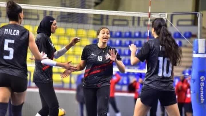 الزمالك يهزم الأهلي ويضع يدا على كأس سيدات الطائرة