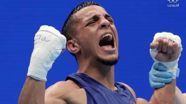 عشيش يسجل فوزه الثالث في بطولة العالم للملاكمة