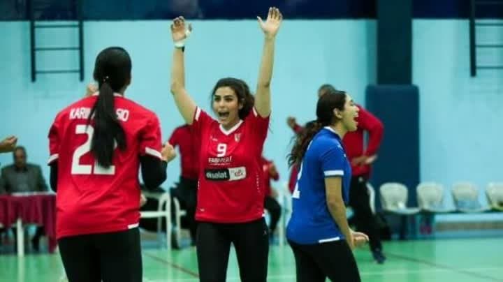 الأهلي يهزم سموحة في دوري سيدات الطائرة