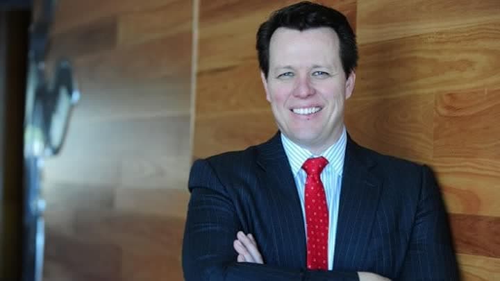 بيركنز رئيسا للاتحاد الأسترالي للسباحة