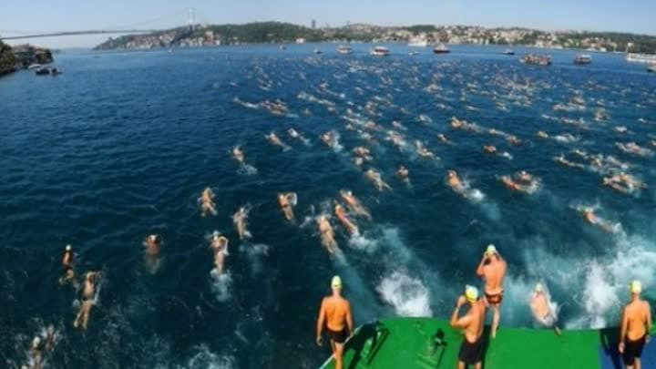 1765 سباحا يعبرون من آسيا لأوروبا