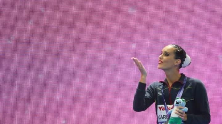 السباحة أونا كاربونيل ترزق بطفلها الأول