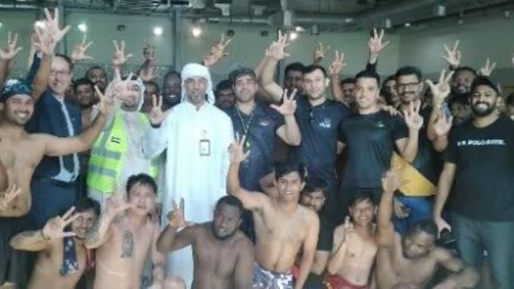 مشاركة كبيرة في بطولة السباحة بدورة دبي العمالية