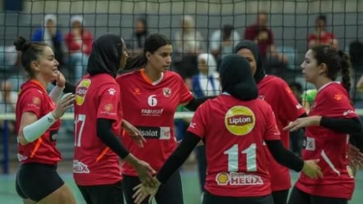 الأهلي يروض الجياد 