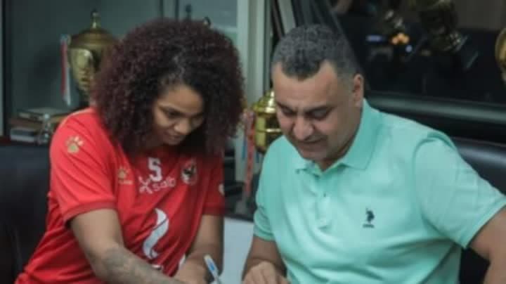 الأهلي يتعاقد مع كارولينا 