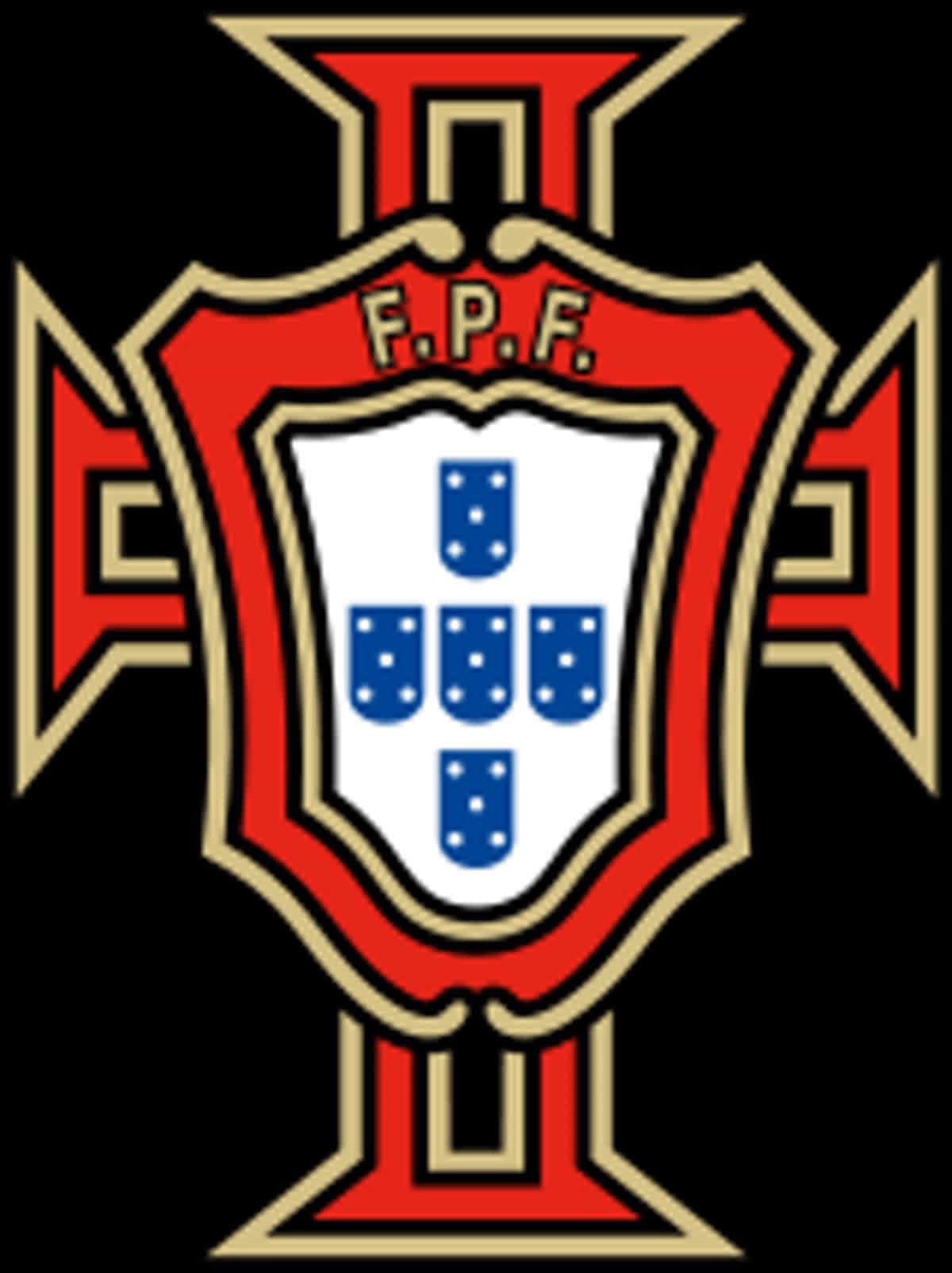 الحكم كولينا  يدير المباراة الافتتاحية لبطولة يورو2004