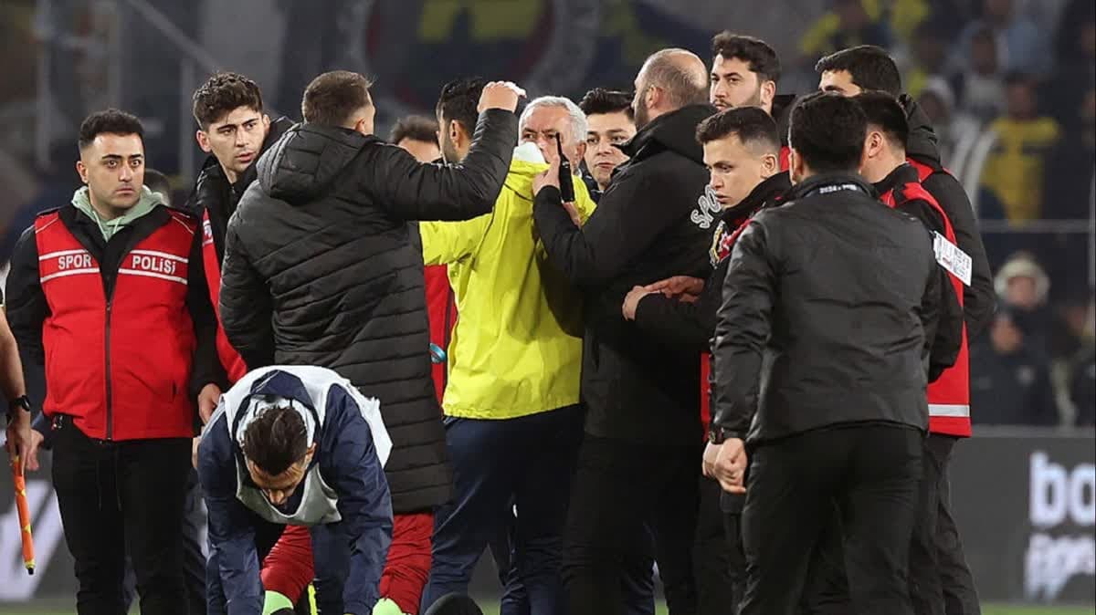 سقط بوروك على الأرض بعد الحادثة