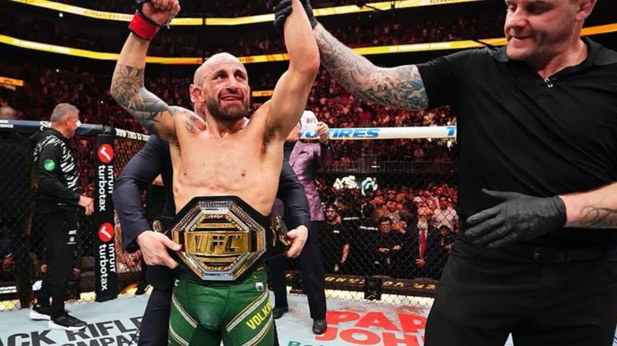 فولكانوفسكي يستعيد لقب وزن الريشة