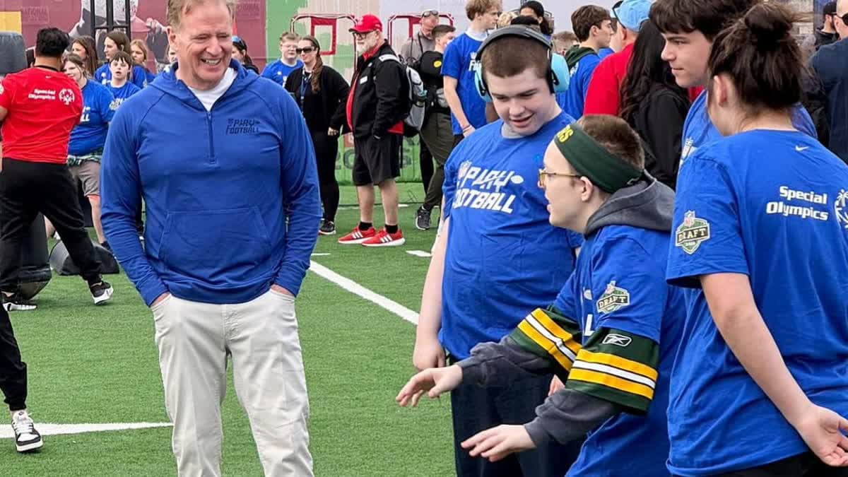 NFL تسلط الضوء على كرة القدم الأمريكية قبل انطلاق المسودة في جرين باي