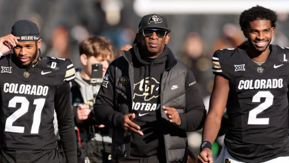 شيلو وشيديور ساندرز مع والدهما ديون