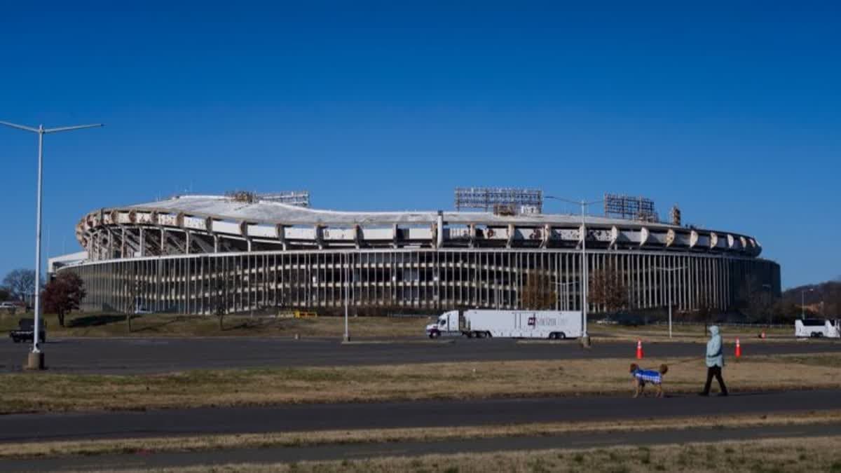 كوماندورز وواشنطن يتفقون على صفقة لبناء موقع ملعب روبرت كينيدي