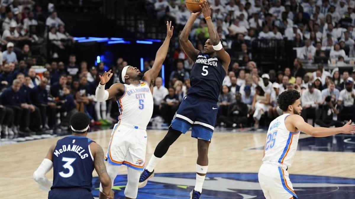 حصل أنتوني إدواردز على تسع كرات مرتدة وست تمريرات حاسمة