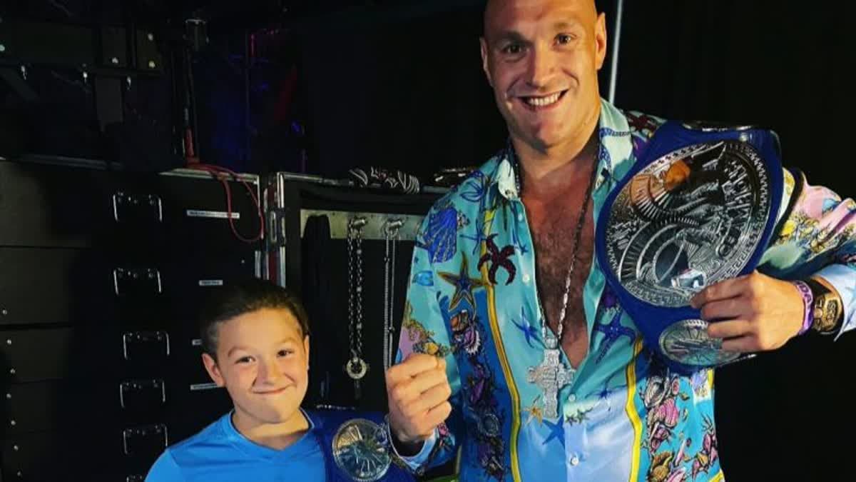 تايسون فيوري وابنه 