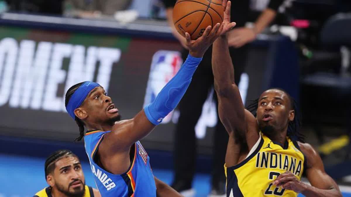 سجل شاي جيلجوس ألكسندر 72 نقطة في أول مباراتين من نهائيات الدوري الاميركي للمحترفين