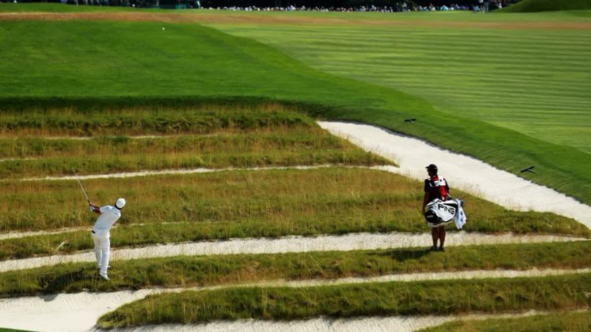 يعد المخبأ مقاعد الكنيسة الموجود بين الحفرتين الثالثة والرابعة أحد أشهر المخابئ في لعبة الجولف