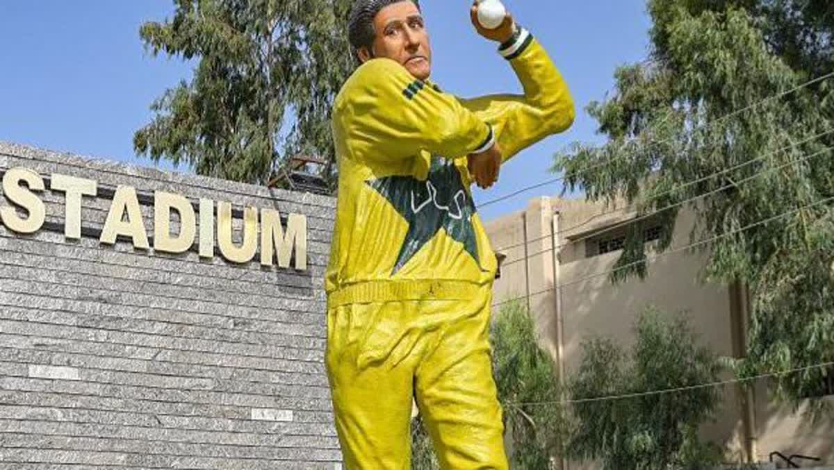 تمثال وسيم اكرم