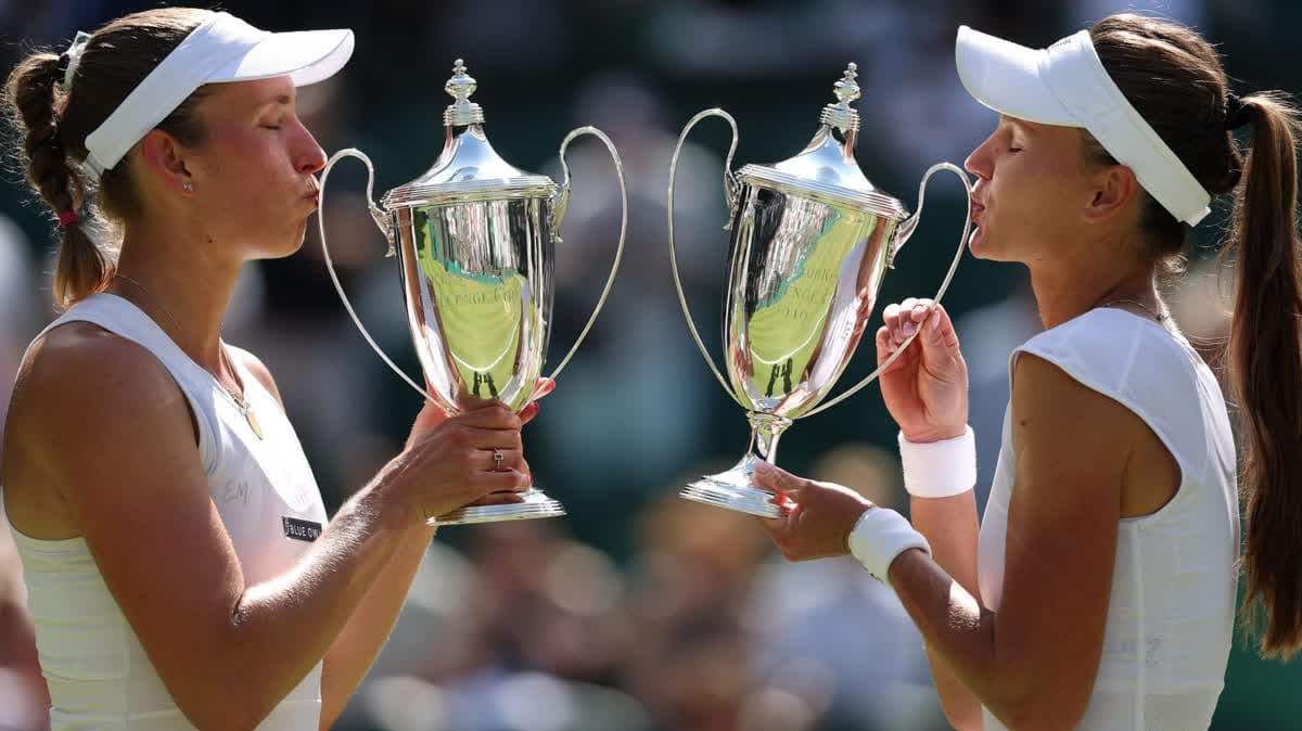 إليز ميرتنز وفيرونيكا كوديرميتوفا 