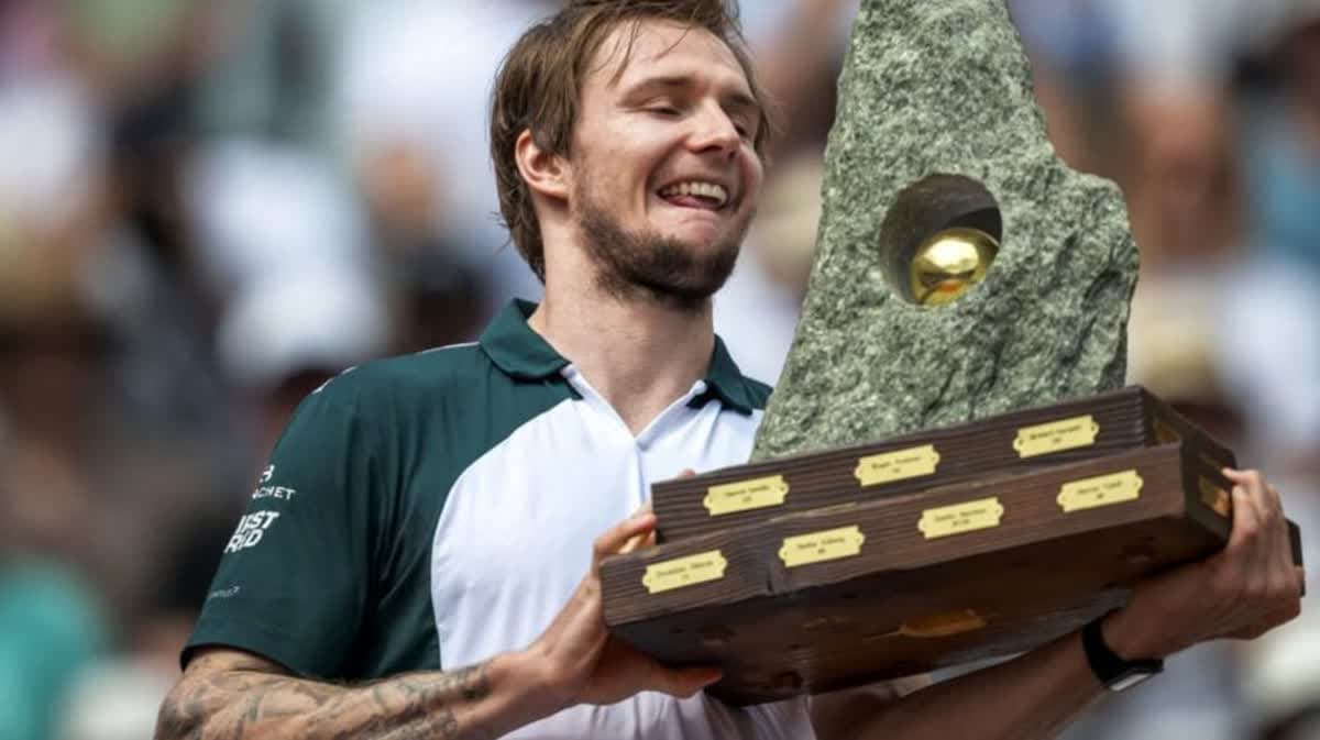 ألكسندر بوبليك يفوز ببطولة سويسرا المفتوحة.