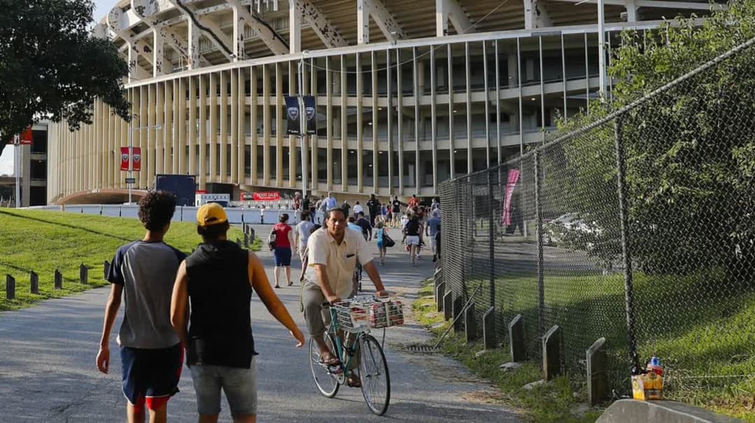 ملعب كوماندورز