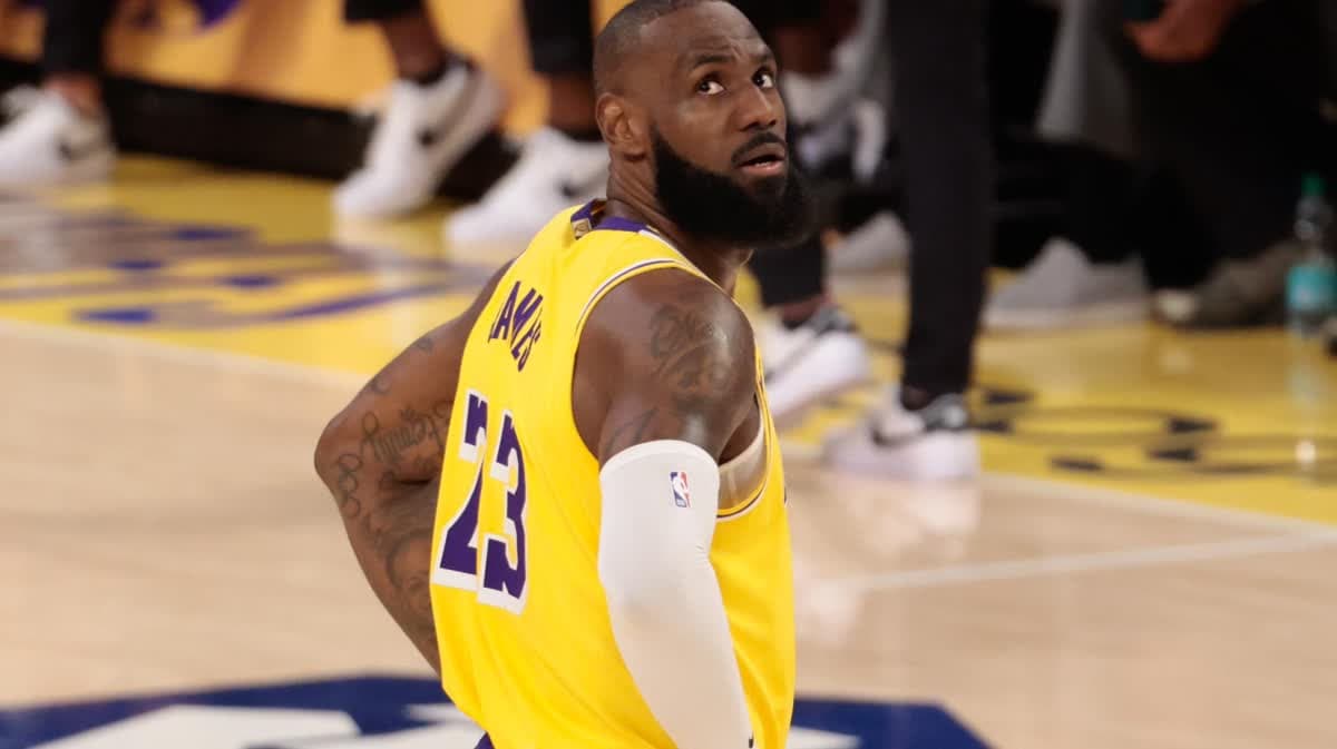 ليبرون جيمس