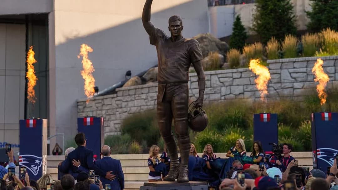 تمثال توم برادي