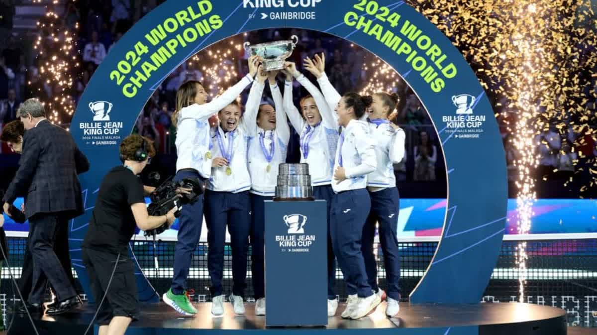 ايطاليا حاملة اللقب السابق