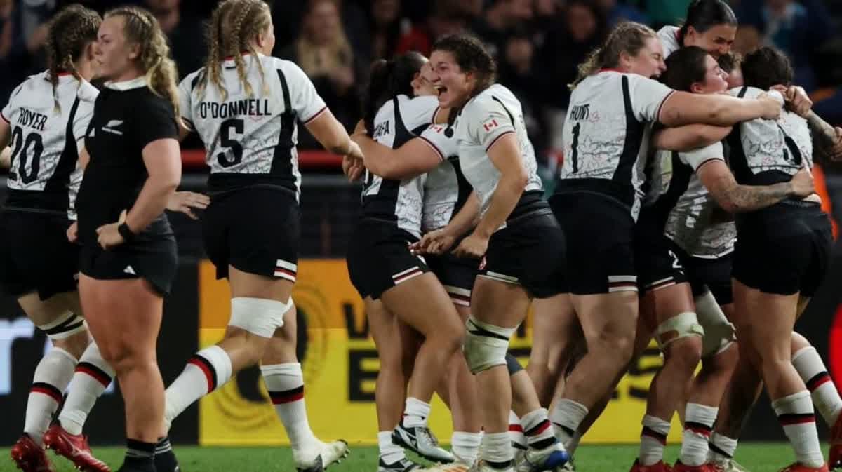 منتخب سيدات كندا بالرجبي