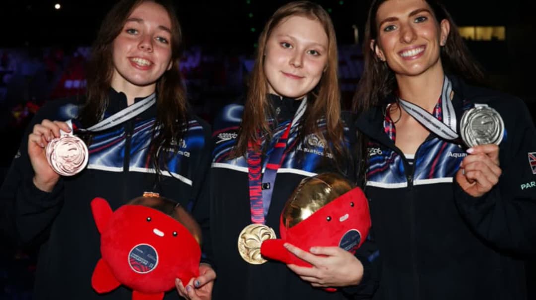 بوبي ماسكيل وبيثاني فيرث وجورجيا شيفيلد