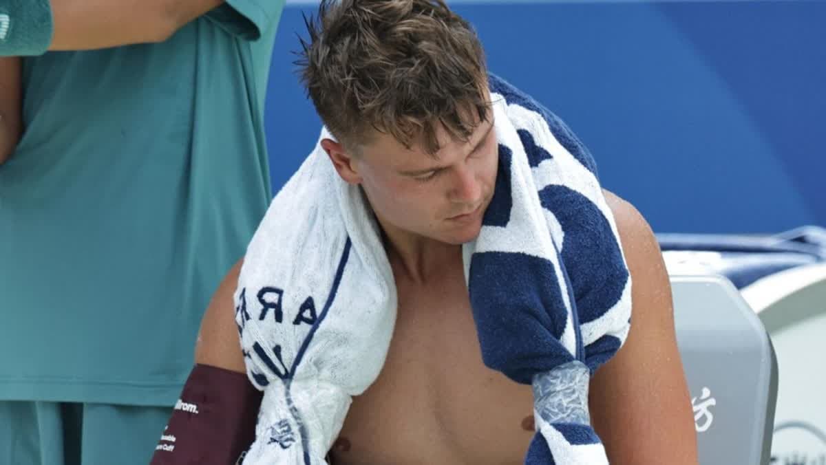 هولجر روني يتم فحصه