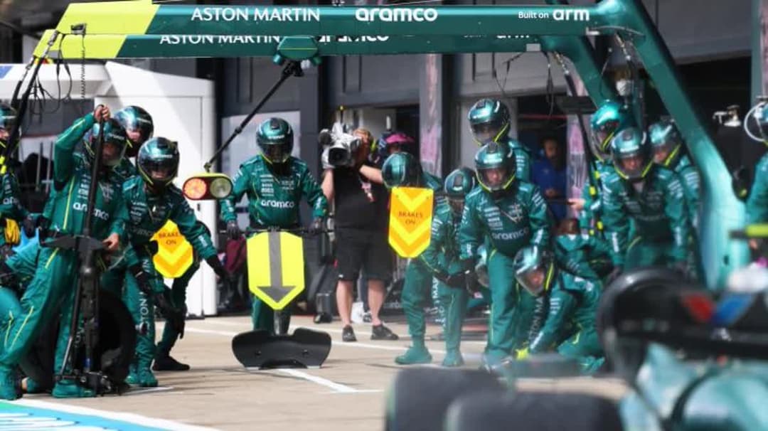 أستون مارتن