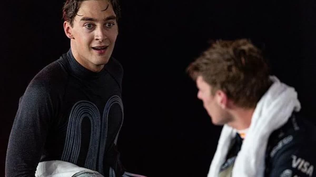 راسل مع سترة التبريد