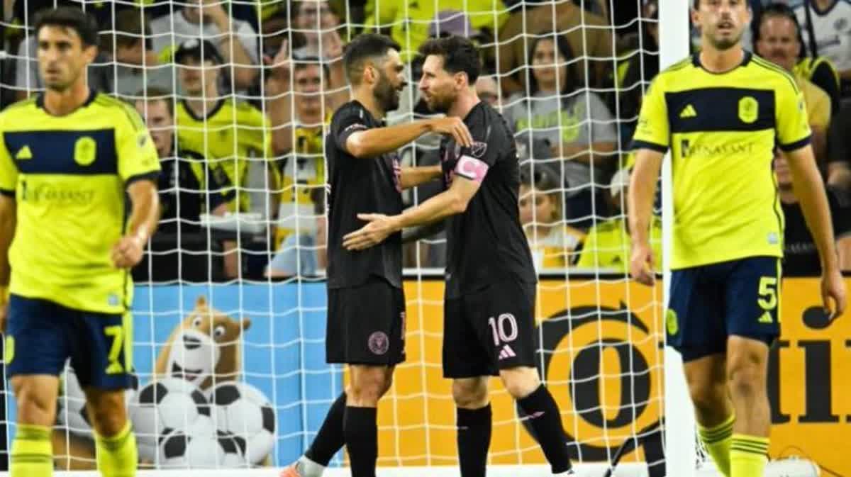 ميسي يقود إنتر ميامي لفوز كبير بثلاثية مذهلة ويخطف لقب الهداف