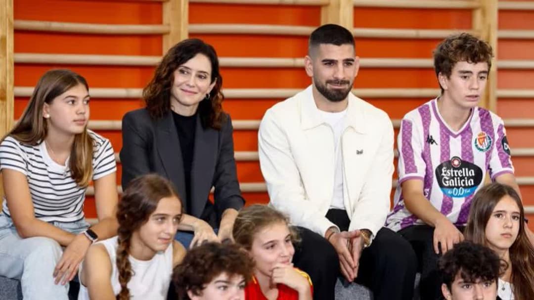  إيزابيل دياز أيوسو ، وإيليا توبوريا 