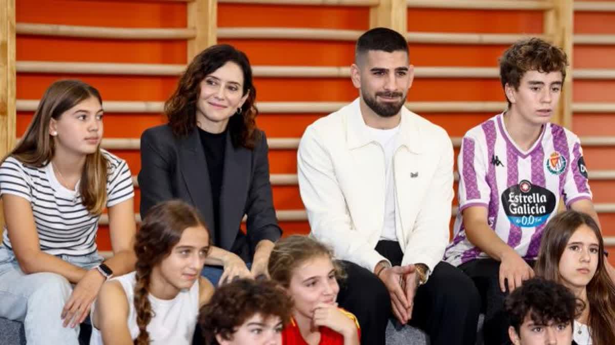  إيزابيل دياز أيوسو ، وإيليا توبوريا 