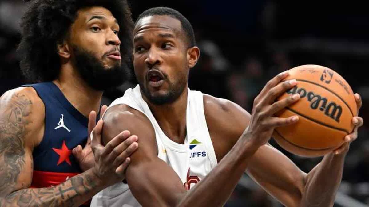 إيفان موبلي